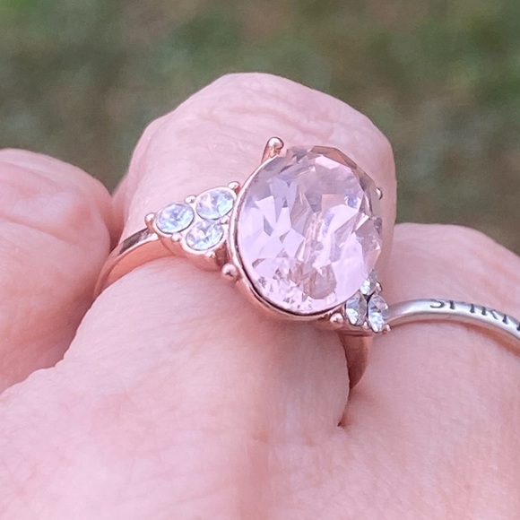Pink Crystal rose gold plated ring with white crystal accent sz 7 - Picture 8 of 15